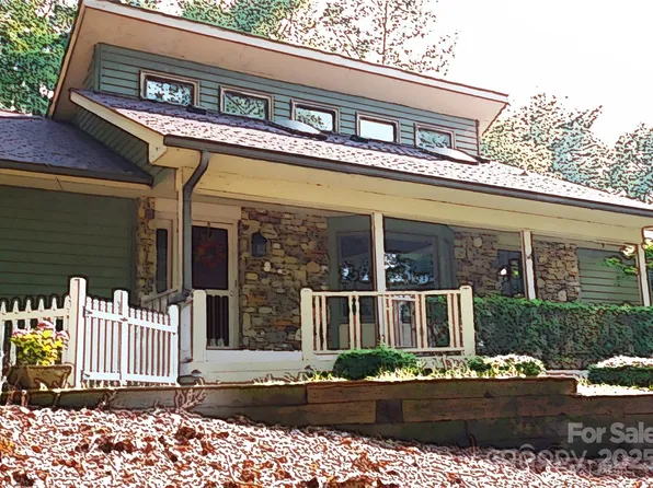 180 Thrashing Rock Dr, Hendersonville, NC 28739