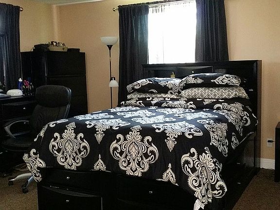 4th image of 810 E 84th Pl