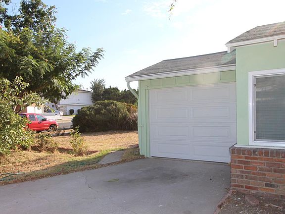 2nd image of 1015 W Granada Ct
