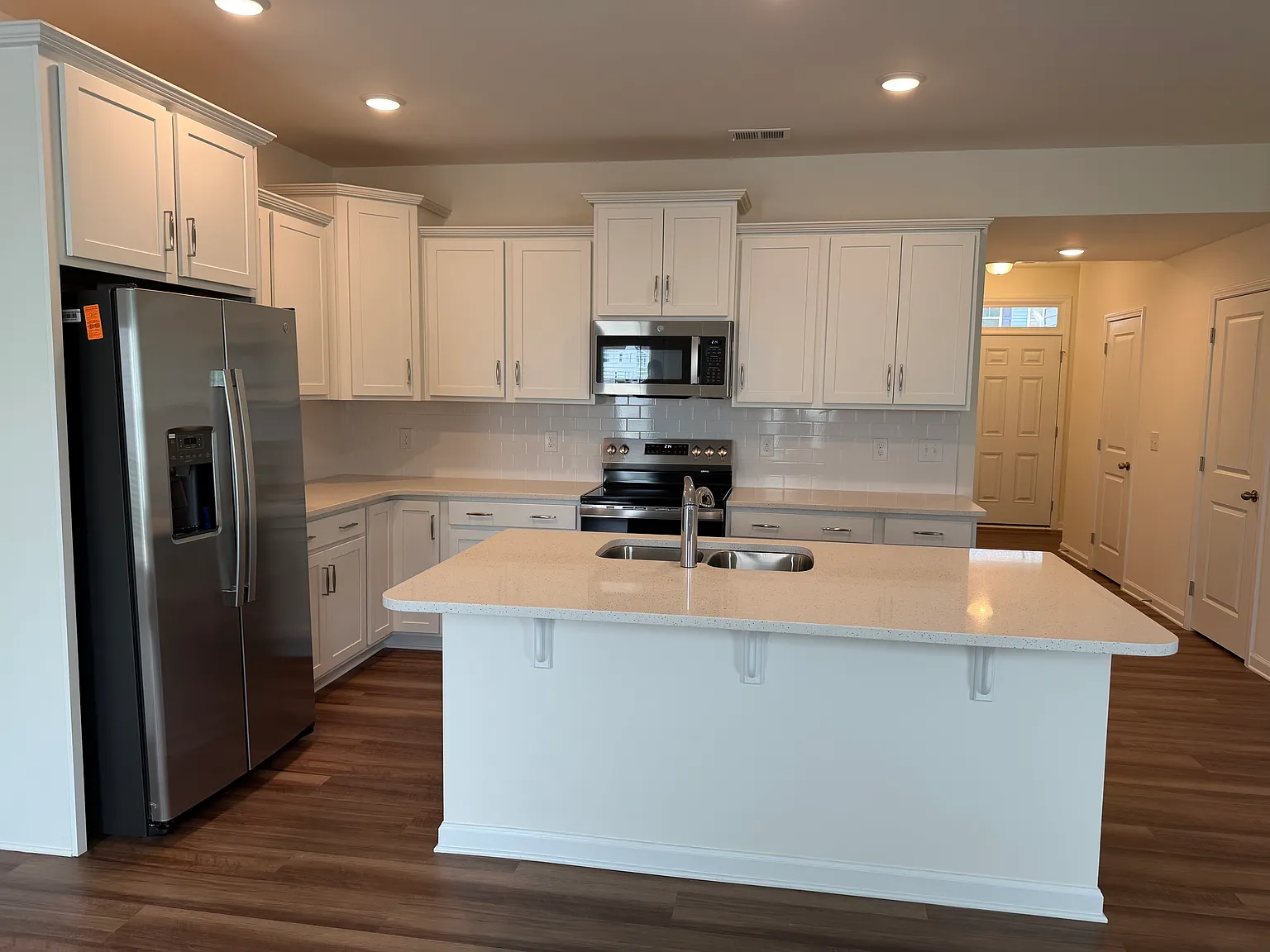 3 bed, 2.5 bath, $2,000 — Photo 4