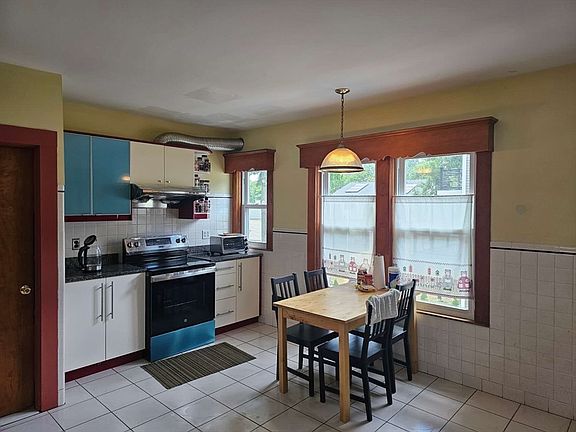 2nd image of 114 Wallace St #114