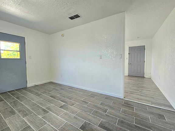 3rd image of 609 Saratoga Ave