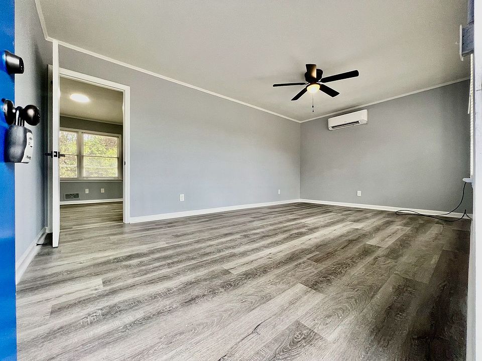 1st image of 2901 Skyline Dr