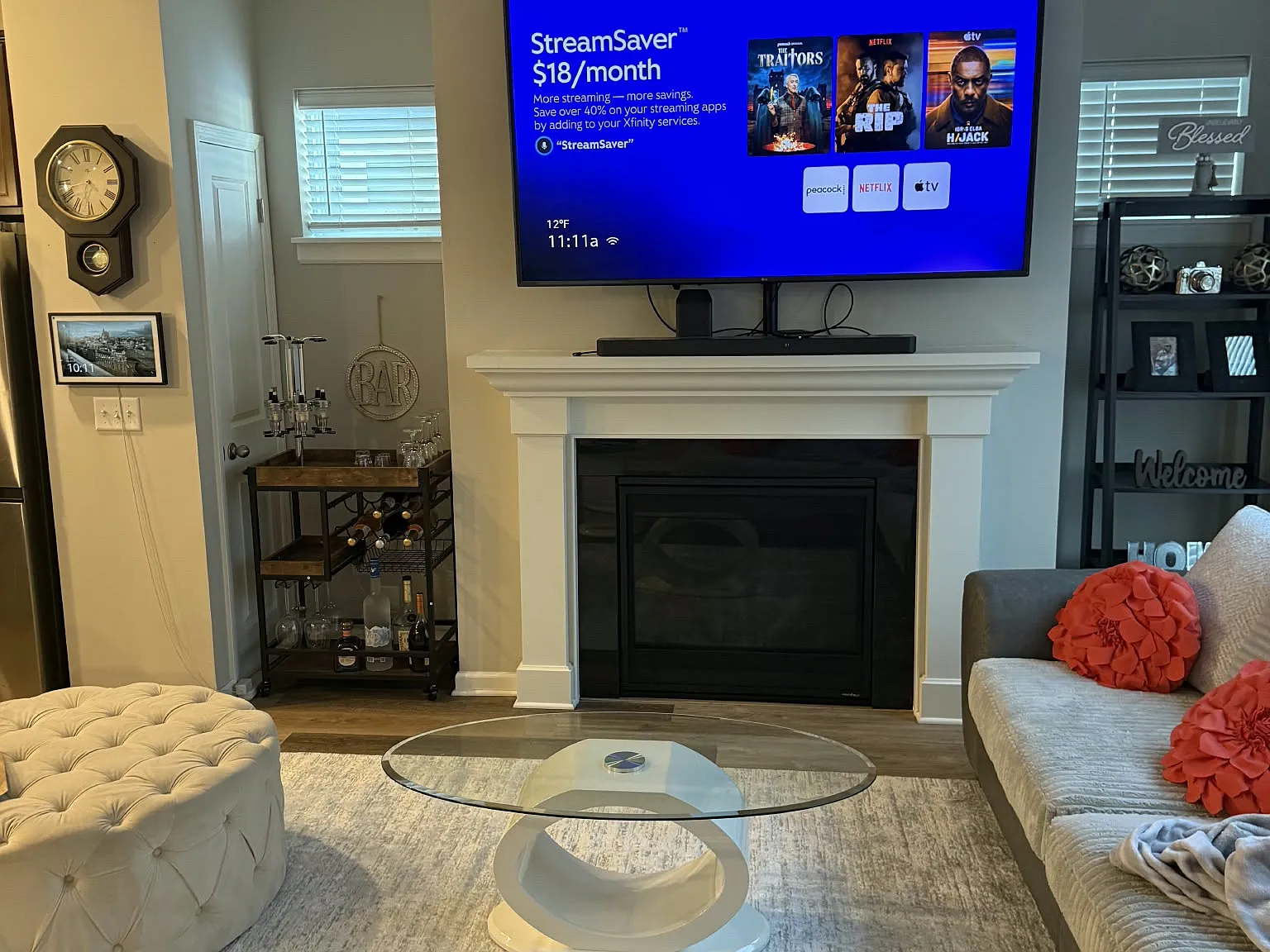 3 bed, 2.5 bath, 1727 sqft, $2,999 — Photo 2