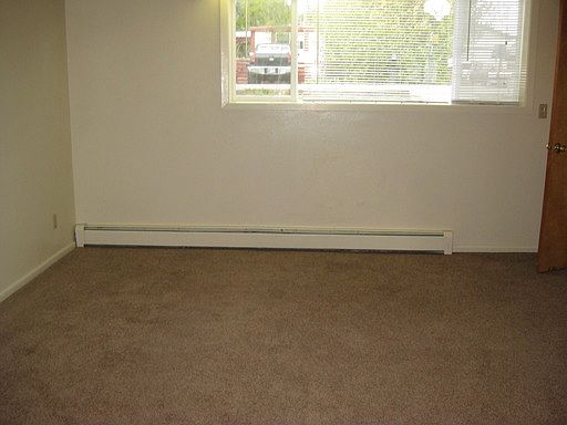 4th image of 2323 Benton Ave