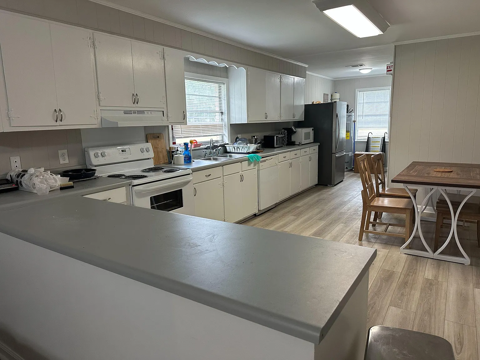 4 bed, 3.0 bath, 2300 sqft, $1,594 — Photo 3