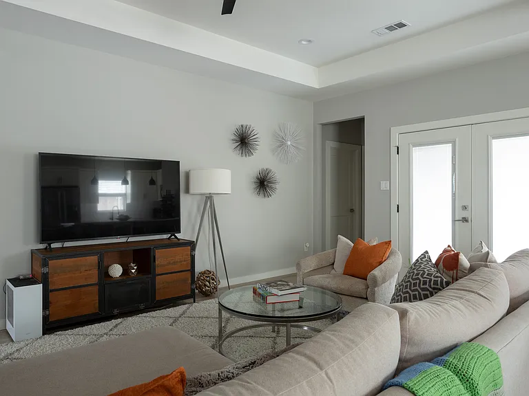 1108 Claude St — Photo 7