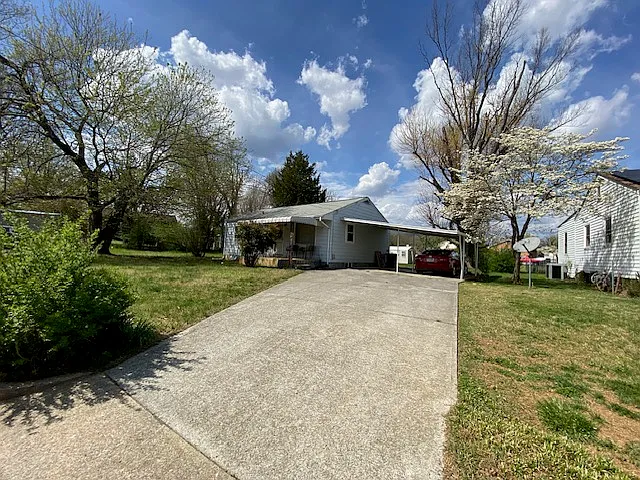 707 Crystal Dr