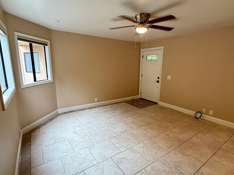 Vulcan Apartments — Photo 3