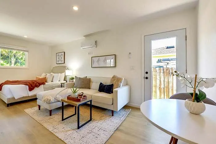2140 Oakwood Dr #B — Photo 1