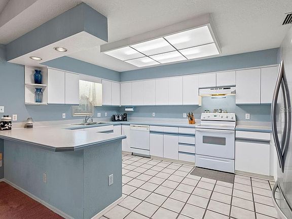 4th image of 2383 Beverly St