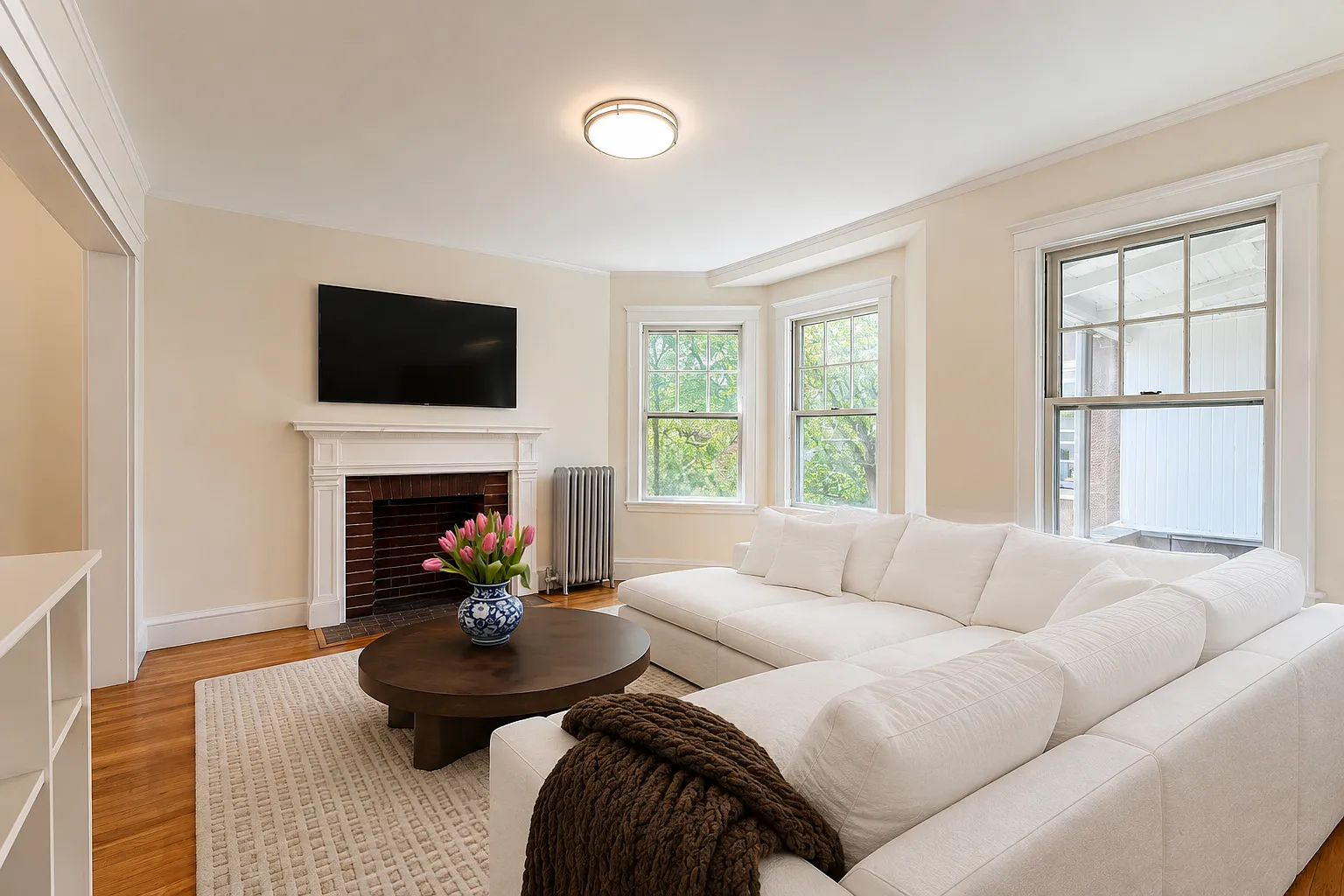 4 bed, 2500 sqft, $4,300 — Photo 1