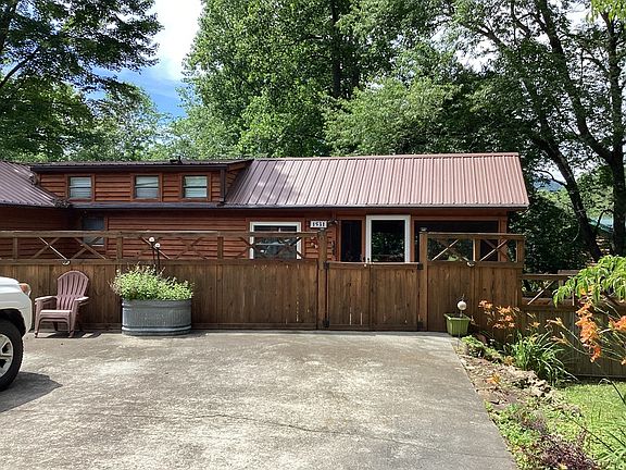 5th image of 1531 Mountain Village Dr