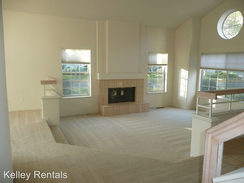 1st image of 306 Whitehorn Ct
