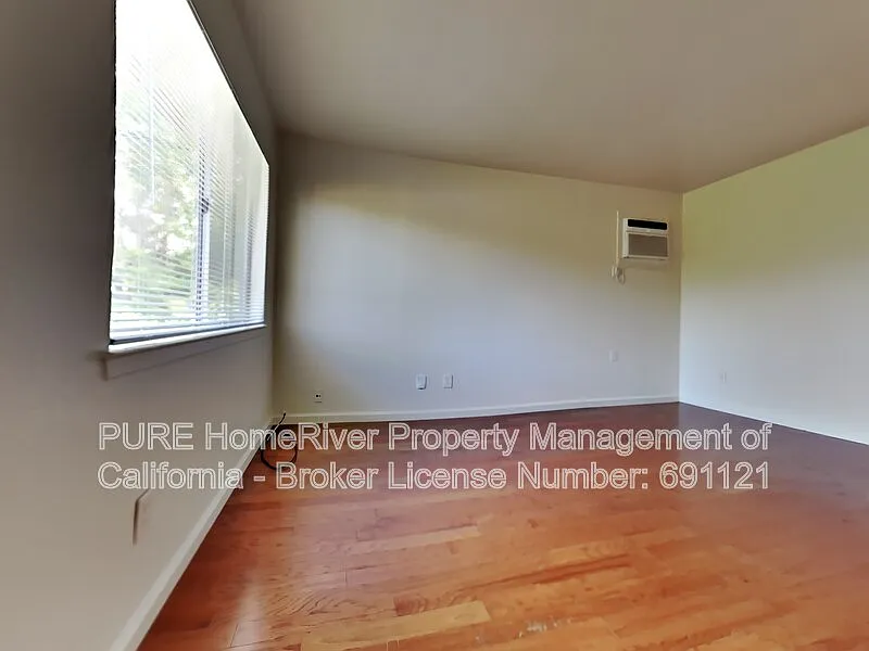 2 bed, 1.0 bath, 775 sqft, $1,300 — Photo 2