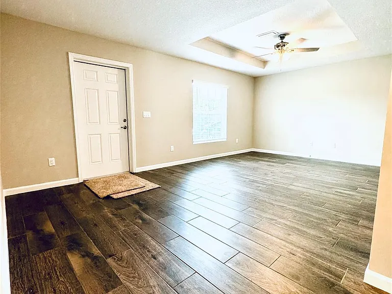 1086 SW Eureka Ave — Photo 9