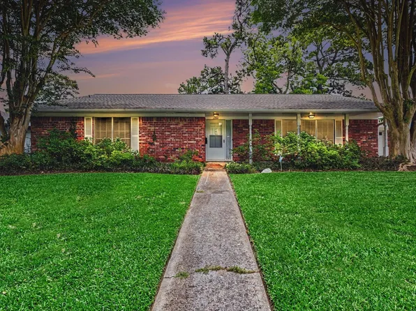 2208 Wyoming St, Baytown, TX 77520