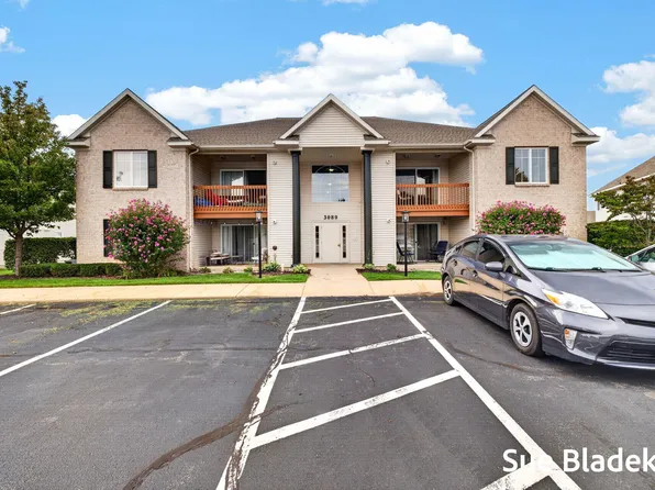 3089 E Crystal Waters Dr Unit 8, Holland, MI 49424