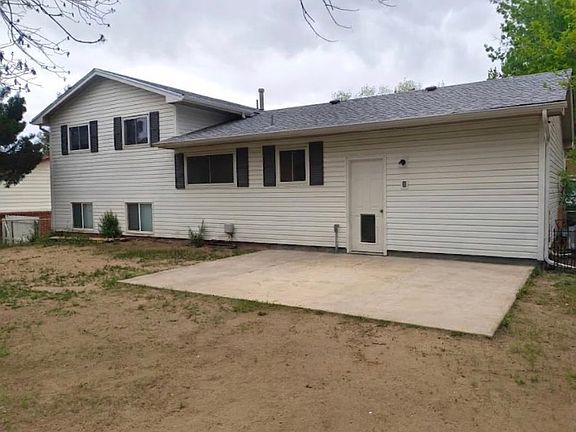 2nd image of 840 Squire St
