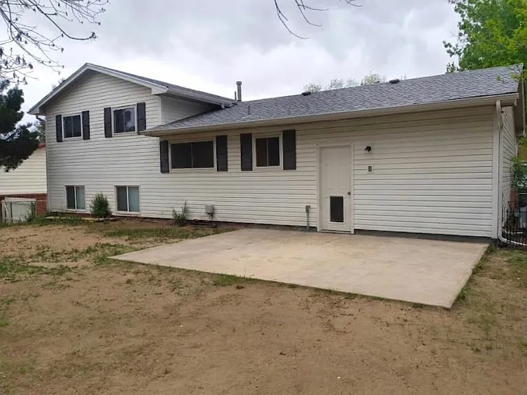 840 Squire St — Photo 2