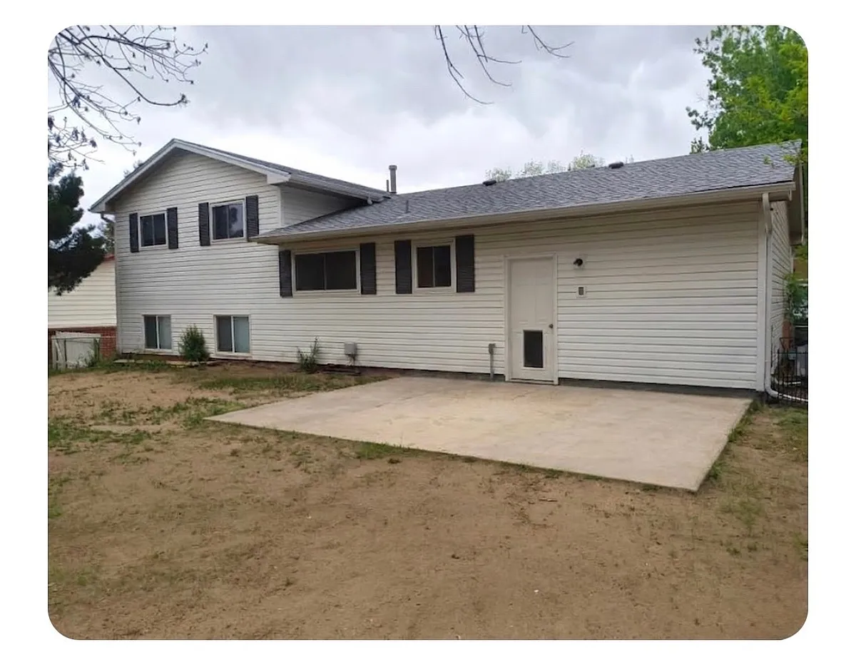 Building Photo - 840 Squire St