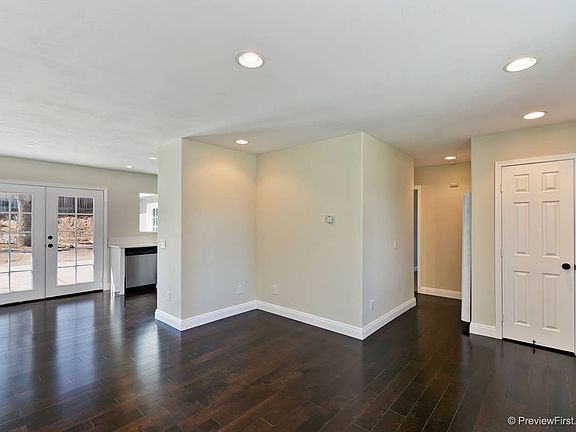 4th image of 8009 Port Royale Dr