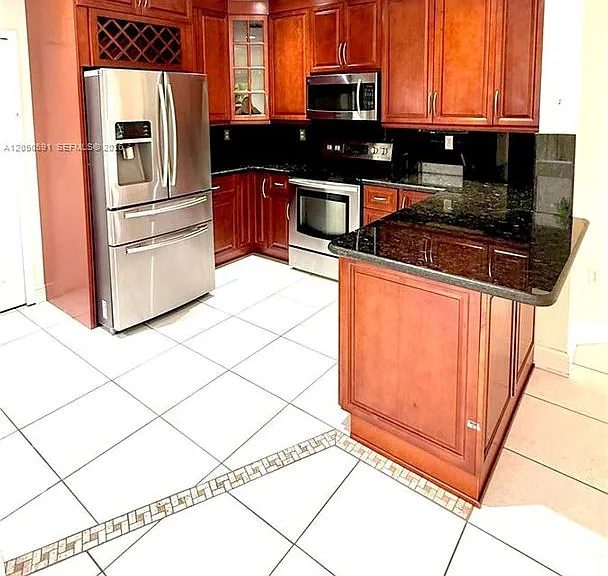 11504 SW 152nd Ct — Photo 2