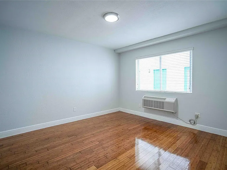 7325 Carlyle Ave #10 — Photo 16