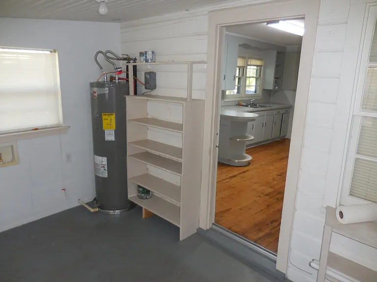 2218 W Jackson St — Photo 14