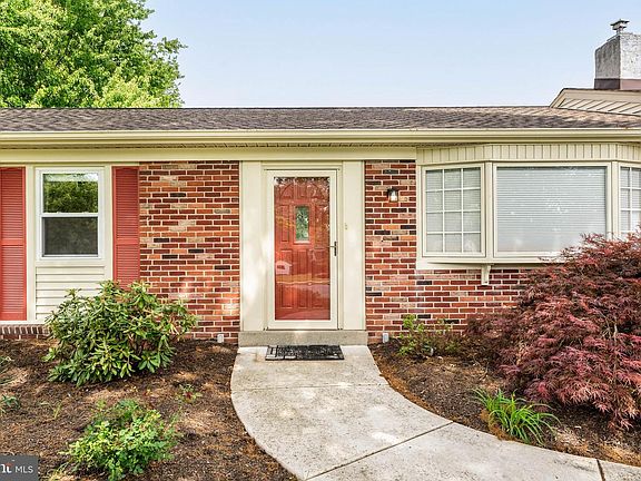 3rd image of 3307 Windsor Dr