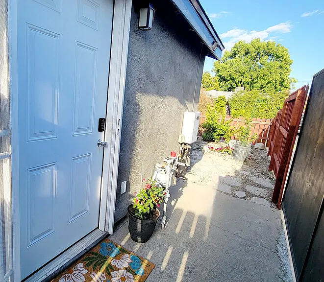 Aura Ave — Photo 17