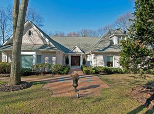 7 Carry Ln, Melville, NY 11747