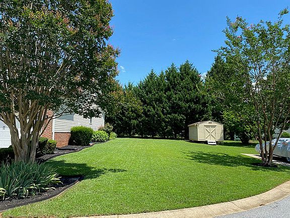 3rd image of 903 Cohen Ct