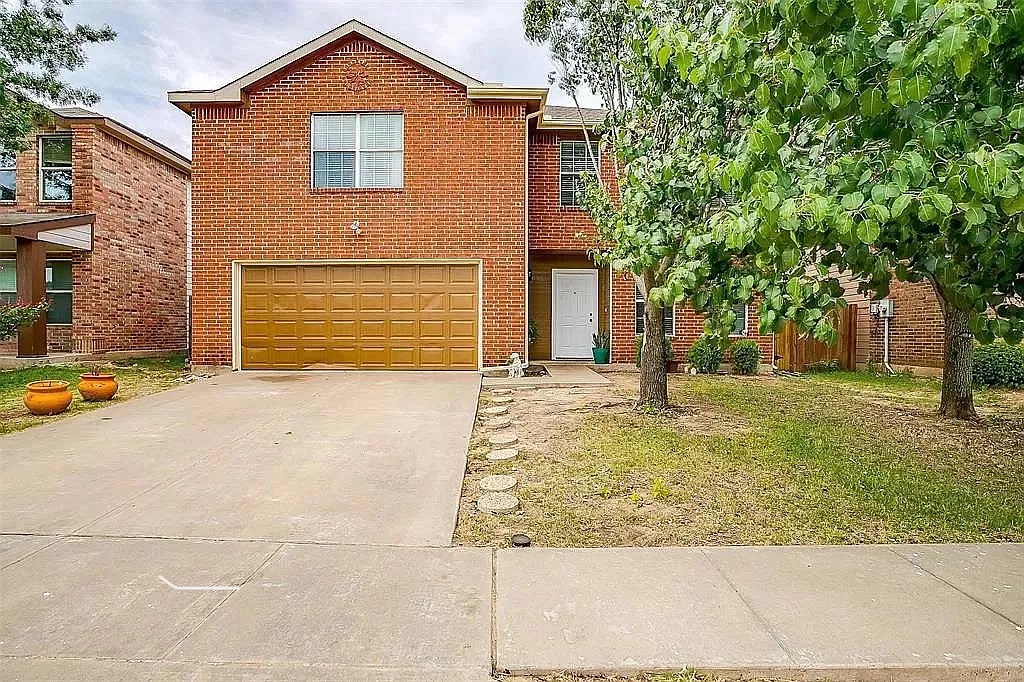 4 bed, 2.5 bath, 2246 sqft, $2,390 — Photo 1