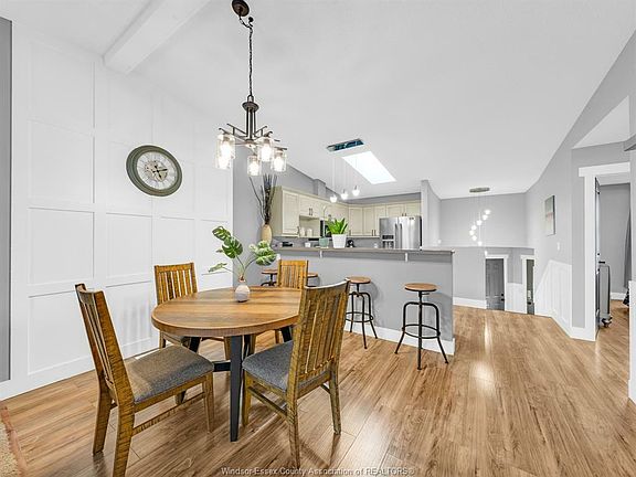 4th image of 153 Christina Cres
