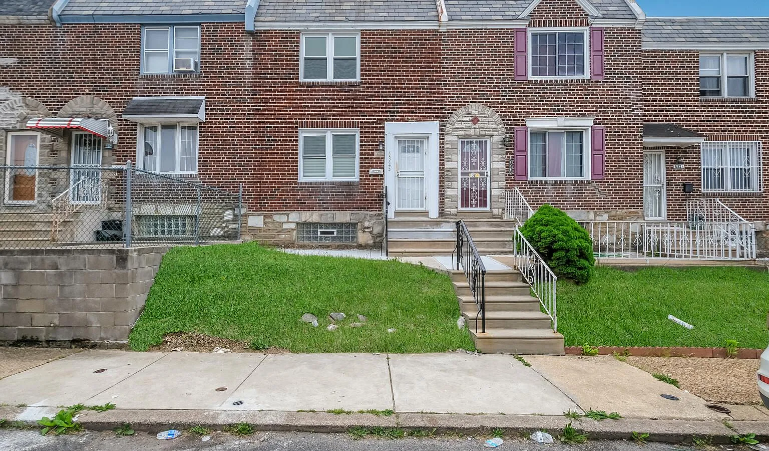 6325 Oakland St — Photo 2