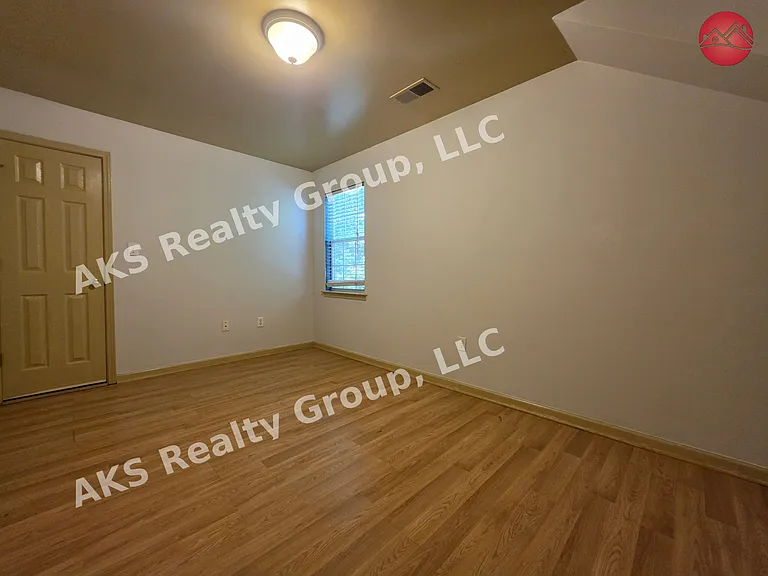 5004 Melrose Way — Photo 11