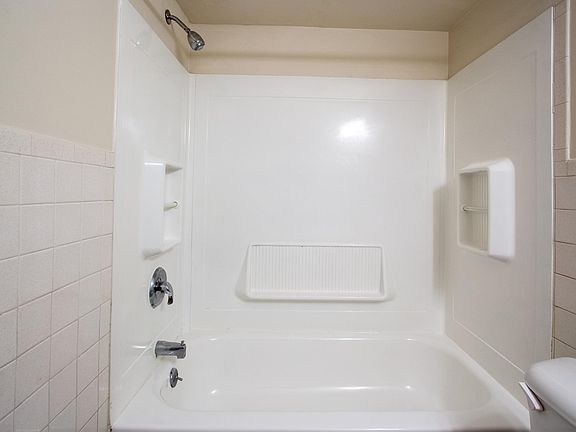 5th image of 80 Rossway Ave #8rhkdmur9