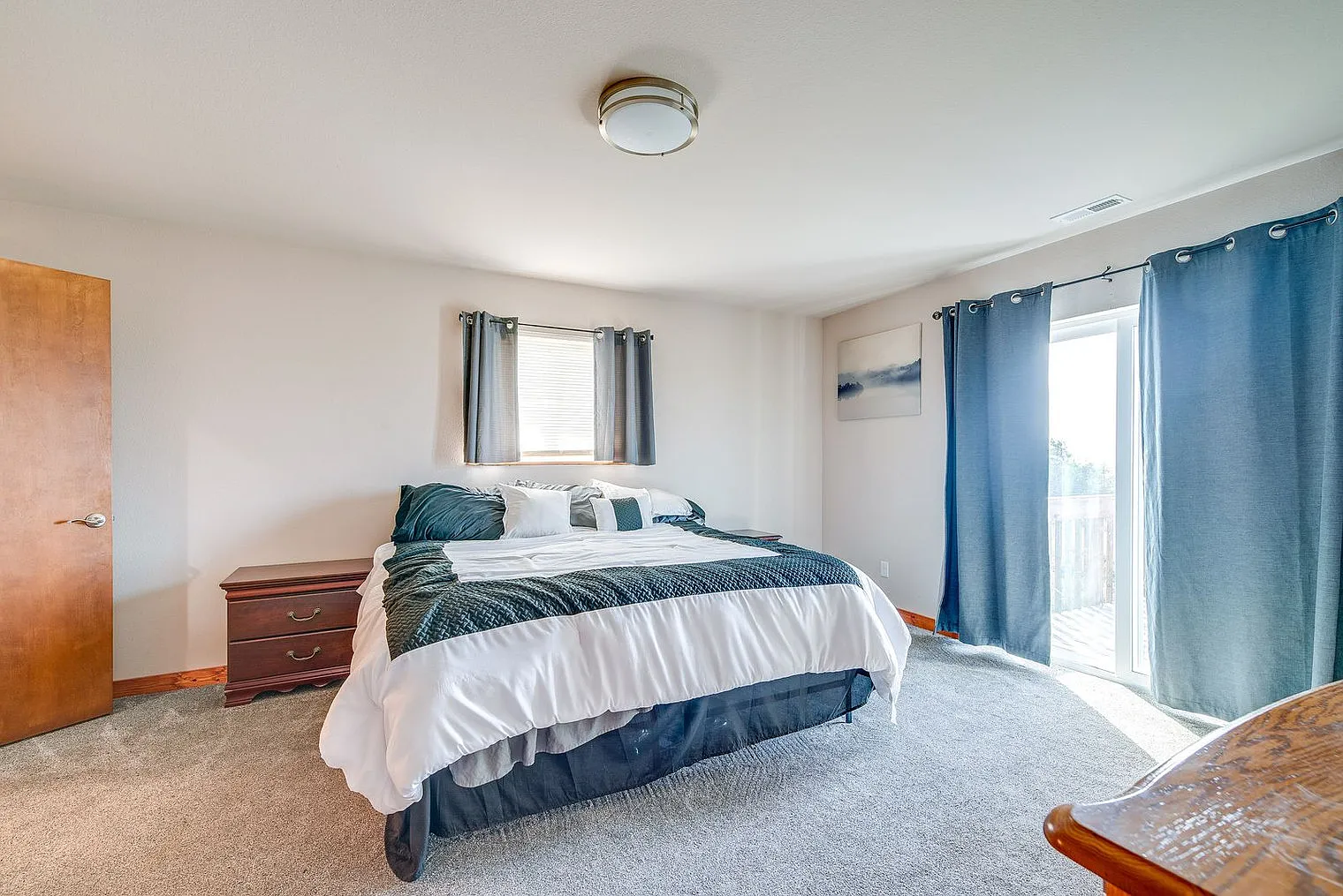 4 bed, 2.0 bath, 2798 sqft, $4,419 — Photo 4