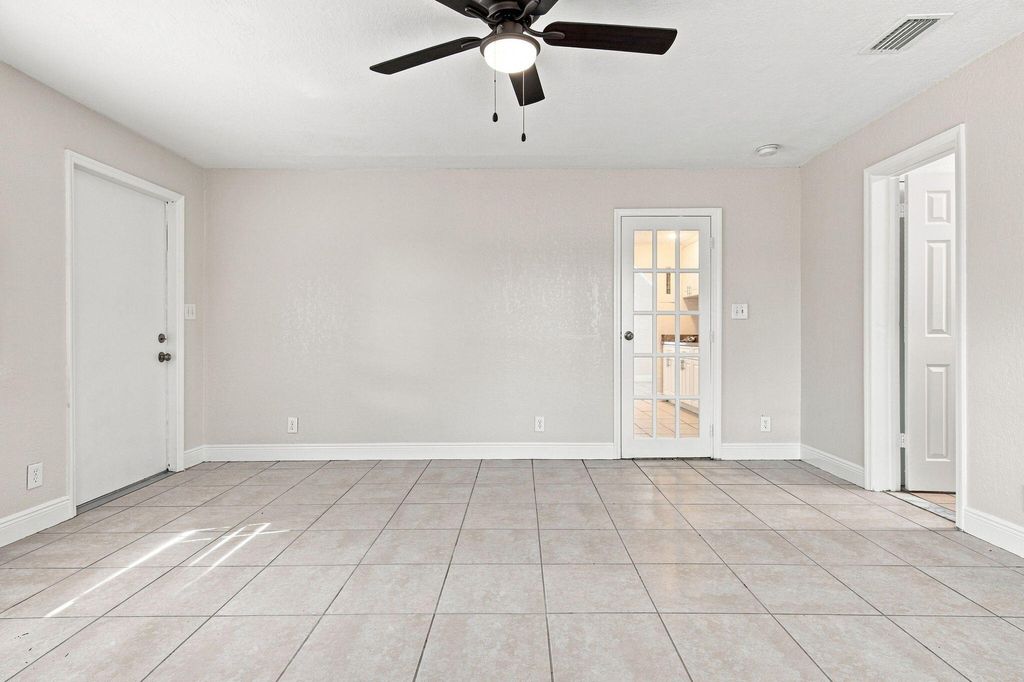 1472 NE 25TH Court, photo 7