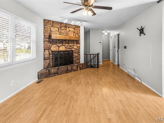 4th image of 1910 Grandview Dr