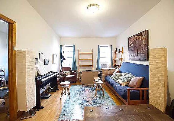 3rd image of 161 W 72nd St APT 6