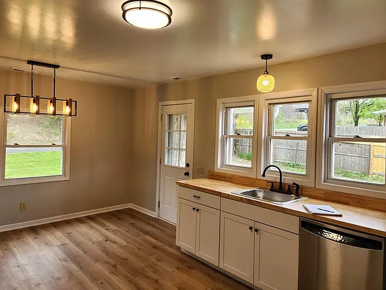 101 Union Rd — Photo 2