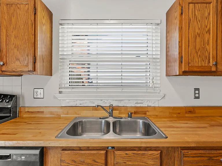 1576 Springfield Dr — Photo 8