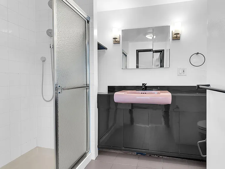 231 E 7th St #2 — Photo 8
