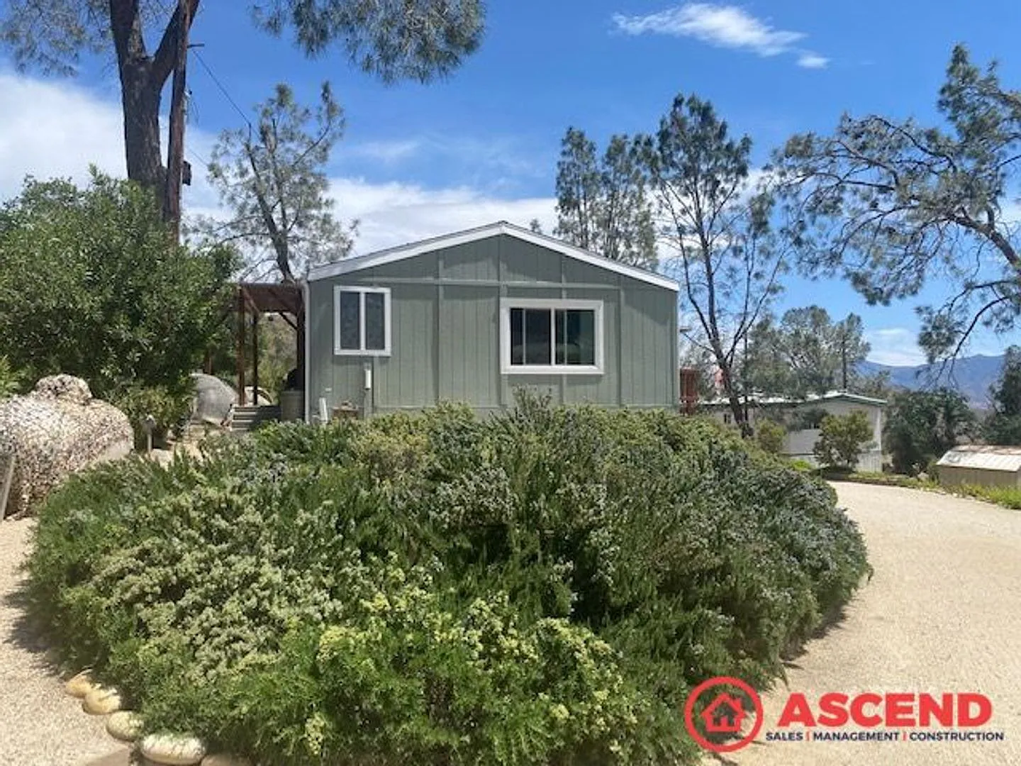 Charming 3-Bedroom, 2-Bath Home in Wofford Heights Deposit Moves You In! — Photo 3
