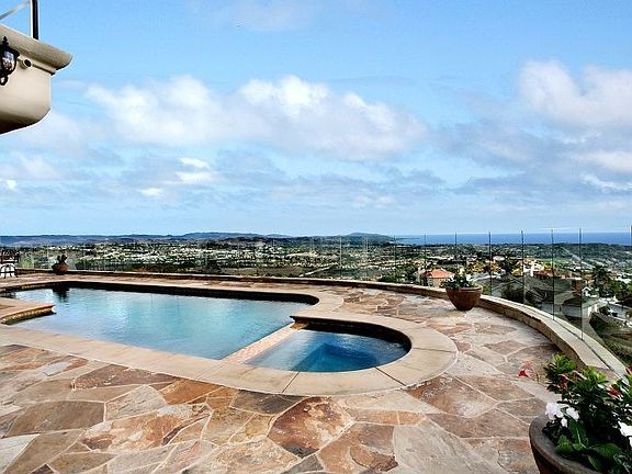 Amazing Backyard With Outdoor Kitchen