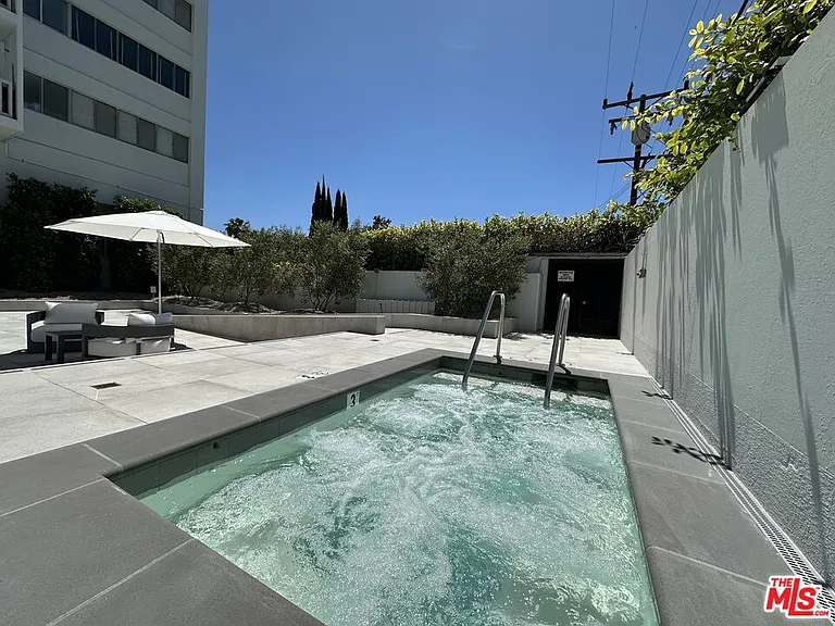 999 N Doheny Dr #1207 — Photo 23