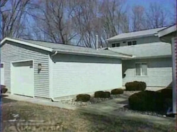 1033 Wedgewood Dr, Plainwell, MI 49080