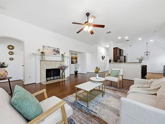 4th image of 4303 Wellington Grove Ln